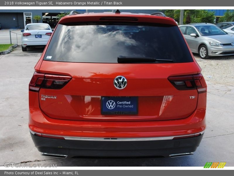 Habanero Orange Metallic / Titan Black 2018 Volkswagen Tiguan SE