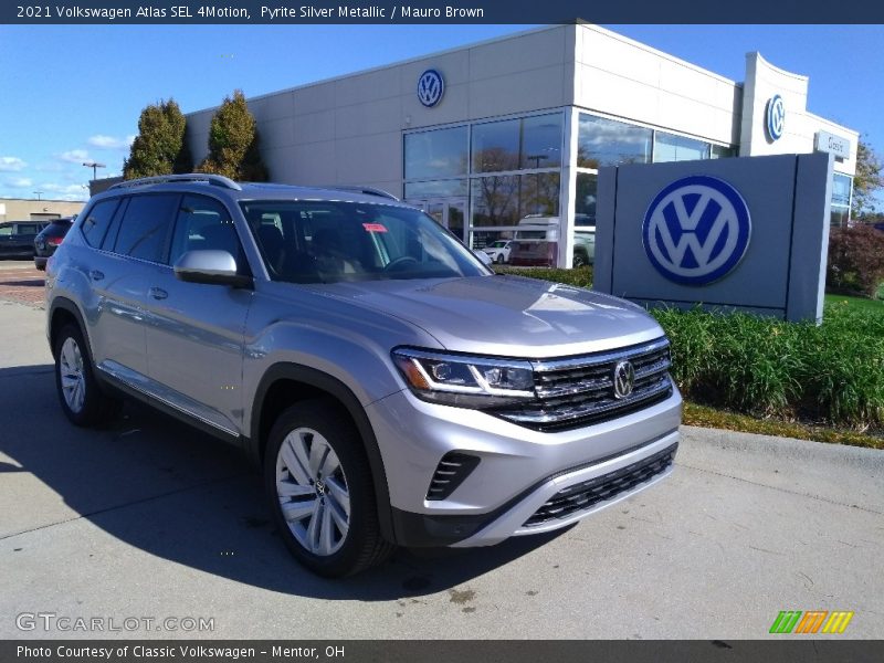 Front 3/4 View of 2021 Atlas SEL 4Motion