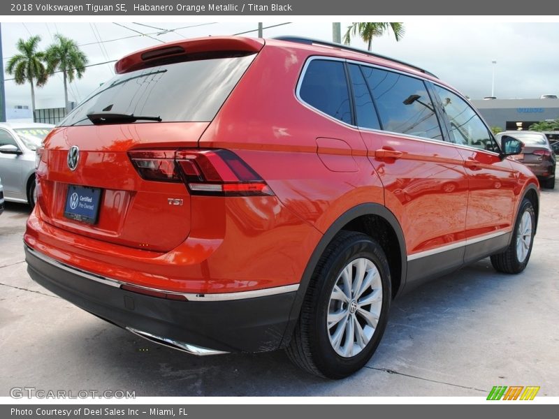 Habanero Orange Metallic / Titan Black 2018 Volkswagen Tiguan SE