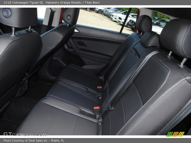 Habanero Orange Metallic / Titan Black 2018 Volkswagen Tiguan SE