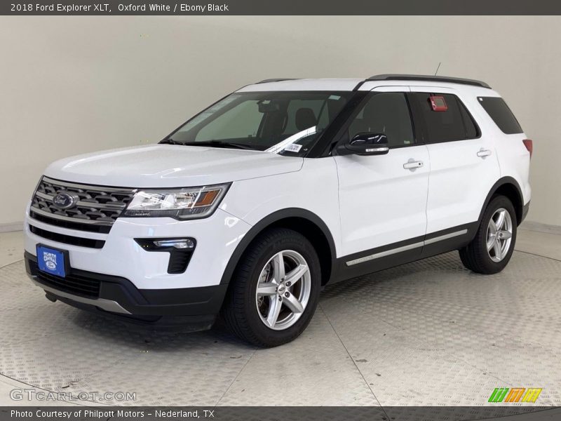 Front 3/4 View of 2018 Explorer XLT