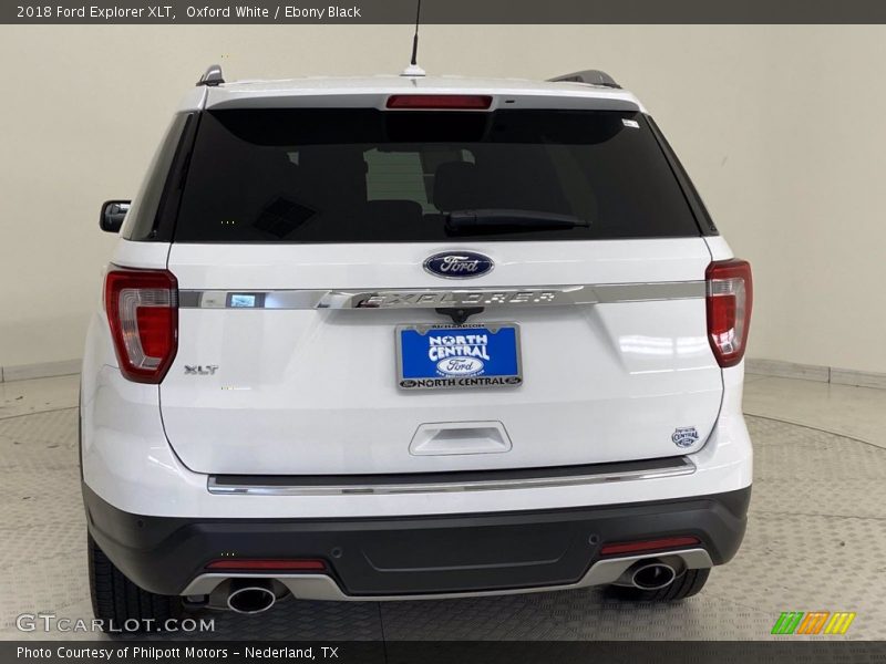 Oxford White / Ebony Black 2018 Ford Explorer XLT