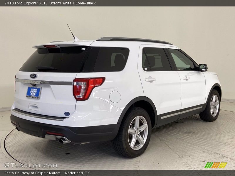 Oxford White / Ebony Black 2018 Ford Explorer XLT