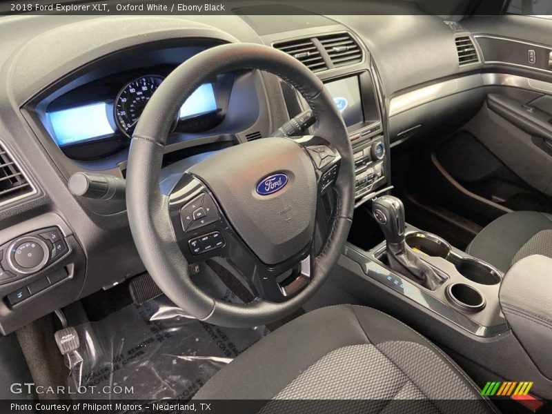 Oxford White / Ebony Black 2018 Ford Explorer XLT