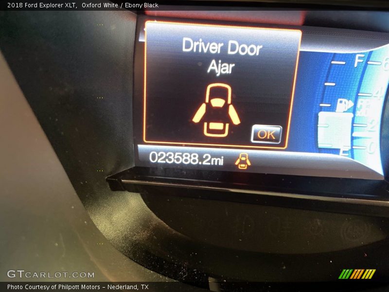 Oxford White / Ebony Black 2018 Ford Explorer XLT
