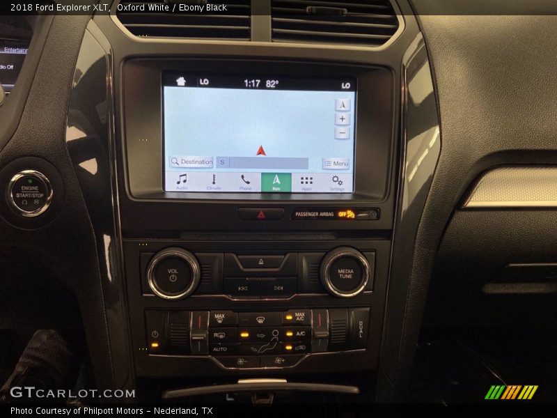 Oxford White / Ebony Black 2018 Ford Explorer XLT