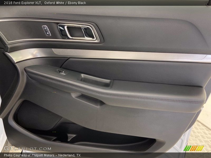Oxford White / Ebony Black 2018 Ford Explorer XLT