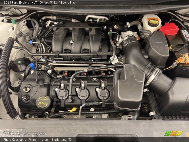 Oxford White / Ebony Black 2018 Ford Explorer XLT