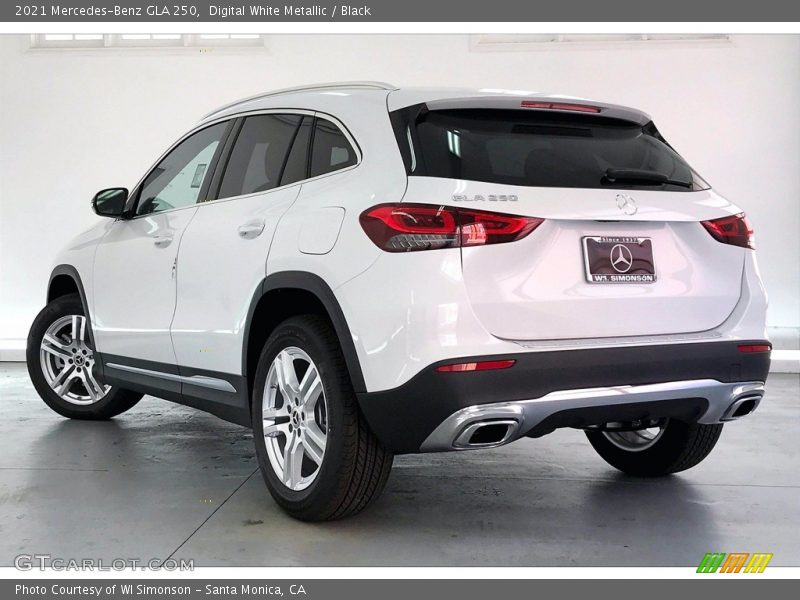 Digital White Metallic / Black 2021 Mercedes-Benz GLA 250
