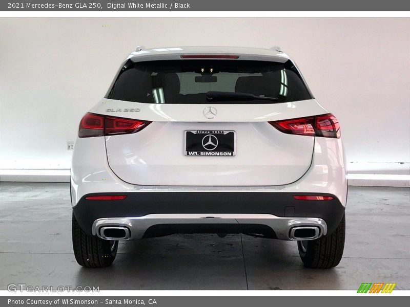 Digital White Metallic / Black 2021 Mercedes-Benz GLA 250