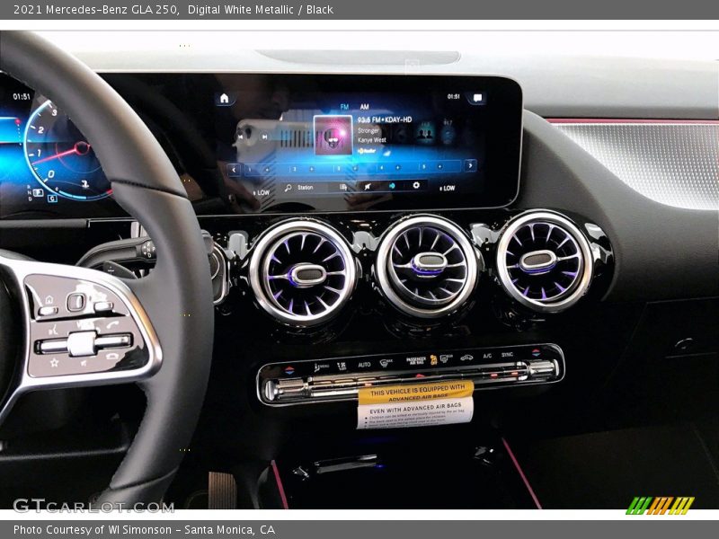 Digital White Metallic / Black 2021 Mercedes-Benz GLA 250