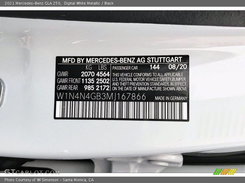 Digital White Metallic / Black 2021 Mercedes-Benz GLA 250