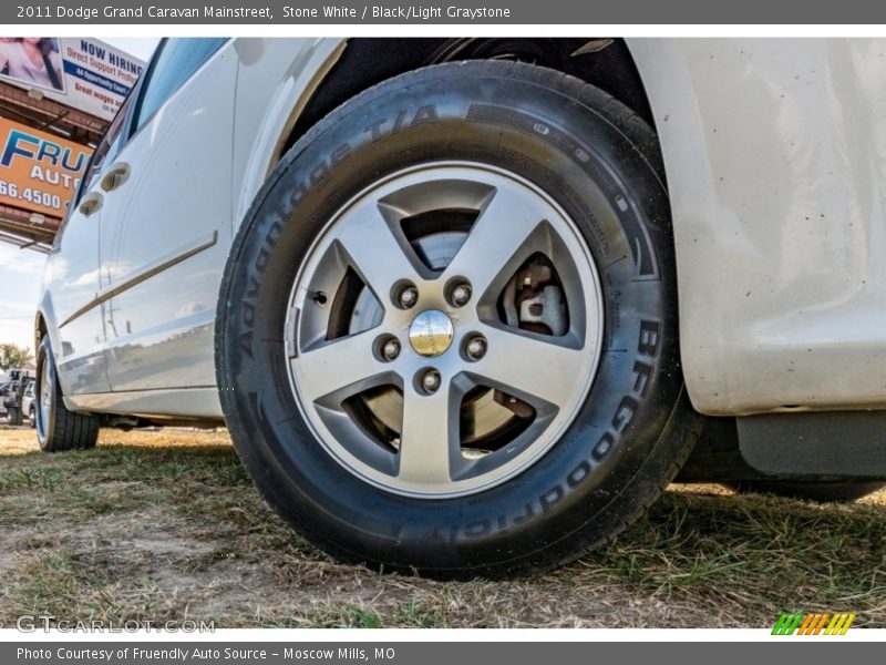 Stone White / Black/Light Graystone 2011 Dodge Grand Caravan Mainstreet