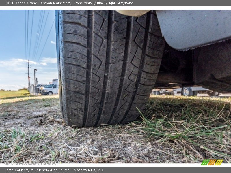 Stone White / Black/Light Graystone 2011 Dodge Grand Caravan Mainstreet
