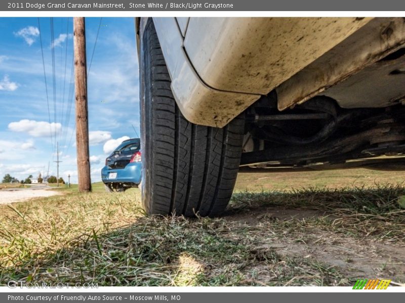 Stone White / Black/Light Graystone 2011 Dodge Grand Caravan Mainstreet