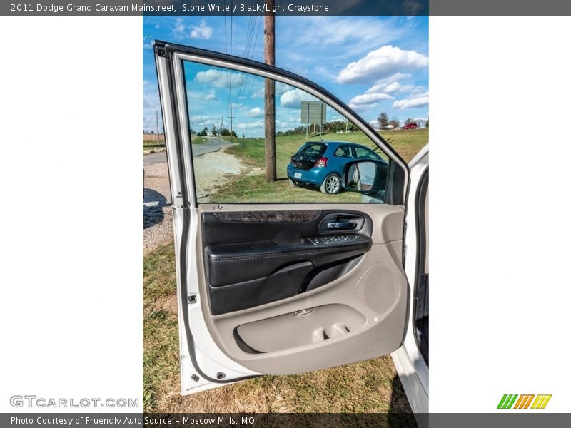 Stone White / Black/Light Graystone 2011 Dodge Grand Caravan Mainstreet