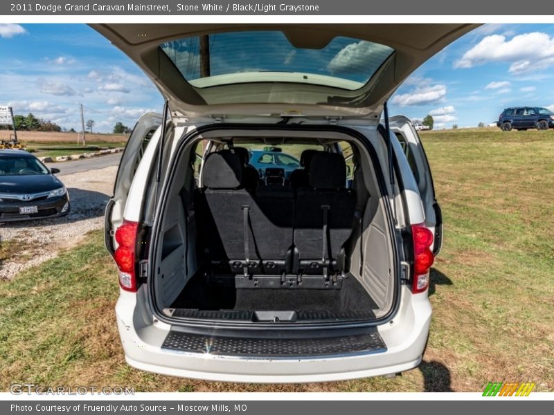 Stone White / Black/Light Graystone 2011 Dodge Grand Caravan Mainstreet