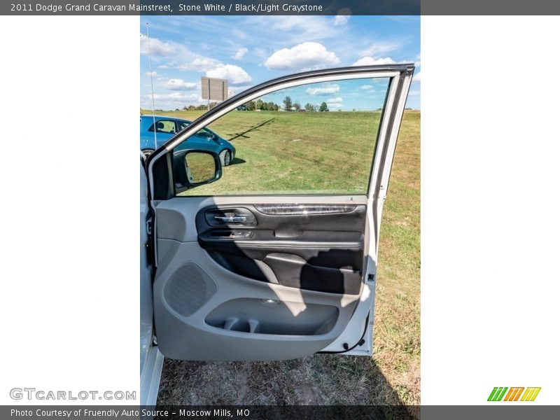 Stone White / Black/Light Graystone 2011 Dodge Grand Caravan Mainstreet