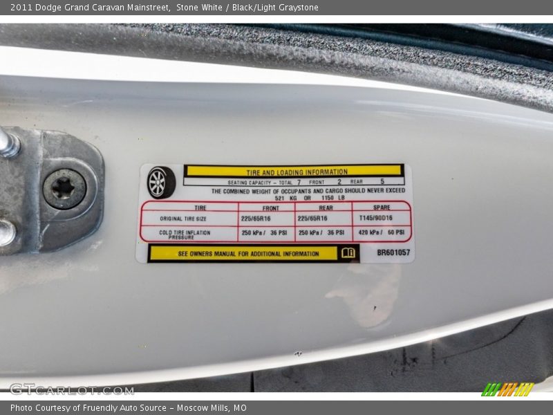 Stone White / Black/Light Graystone 2011 Dodge Grand Caravan Mainstreet