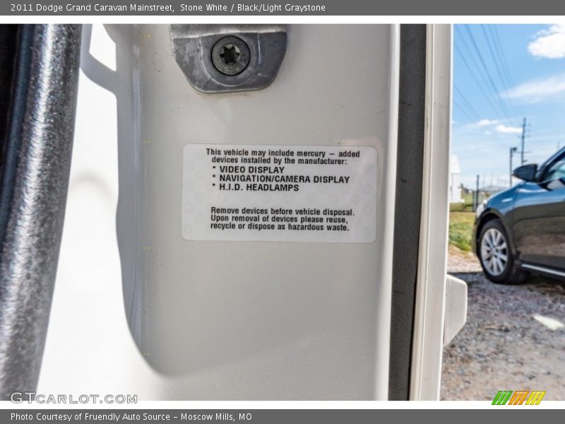 Stone White / Black/Light Graystone 2011 Dodge Grand Caravan Mainstreet
