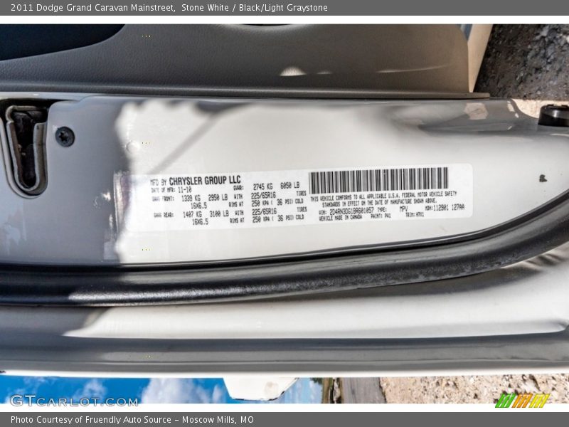 Stone White / Black/Light Graystone 2011 Dodge Grand Caravan Mainstreet