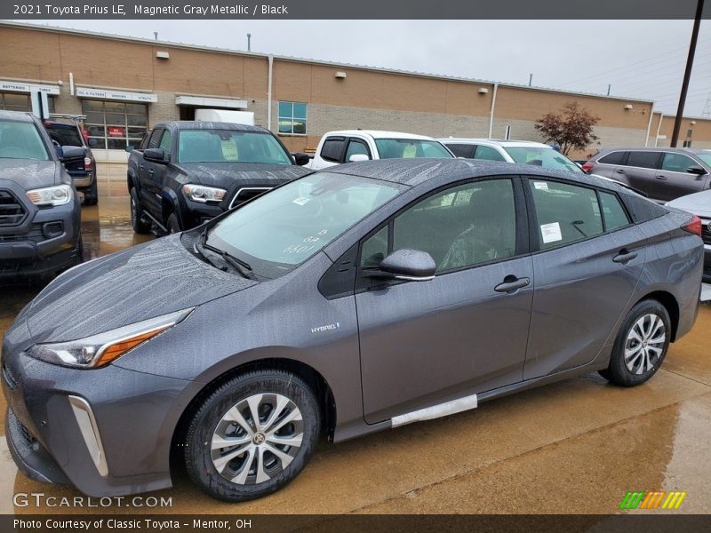 Front 3/4 View of 2021 Prius LE
