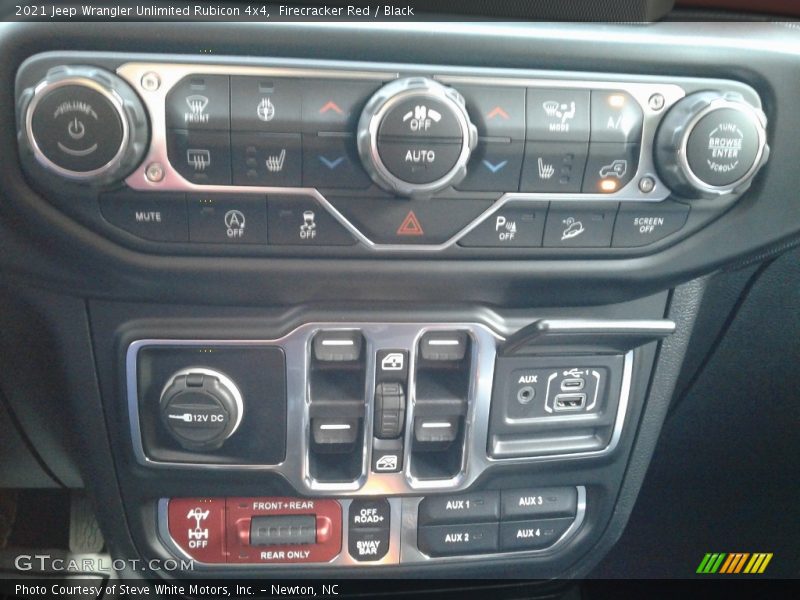 Controls of 2021 Wrangler Unlimited Rubicon 4x4