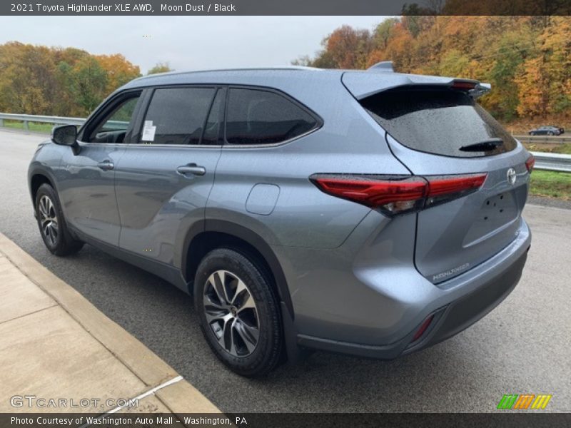 Moon Dust / Black 2021 Toyota Highlander XLE AWD