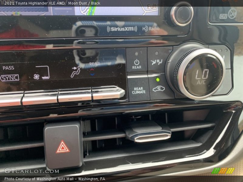 Moon Dust / Black 2021 Toyota Highlander XLE AWD