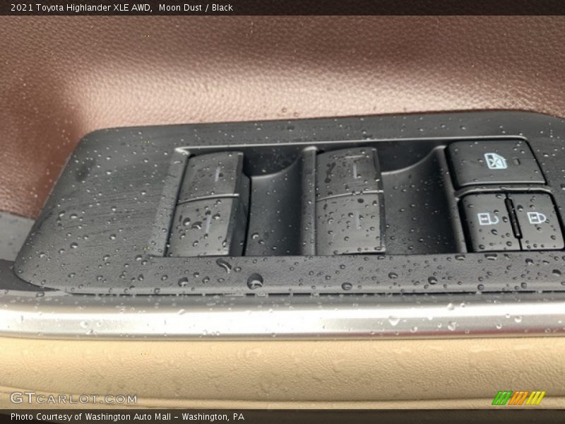 Moon Dust / Black 2021 Toyota Highlander XLE AWD