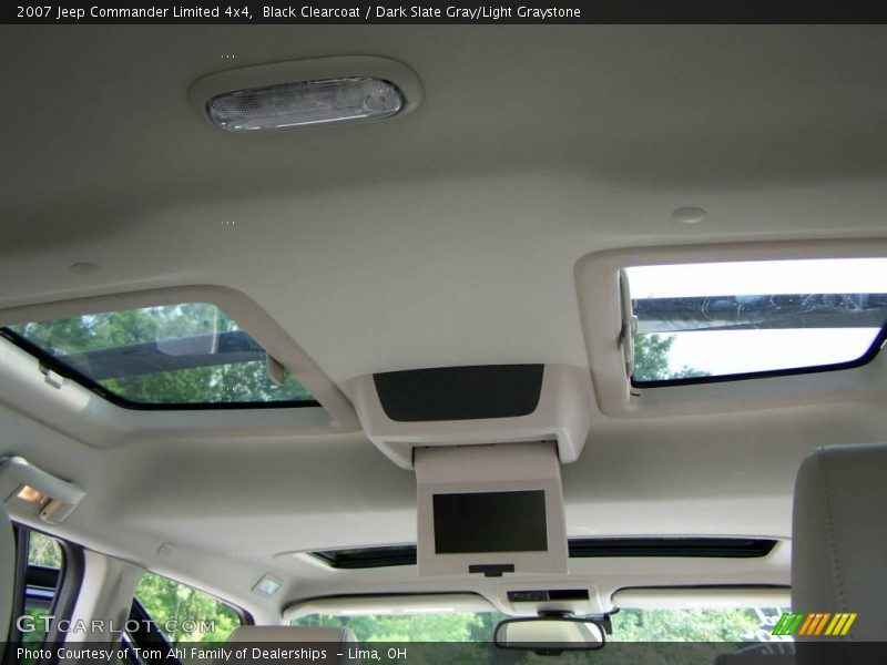 Black Clearcoat / Dark Slate Gray/Light Graystone 2007 Jeep Commander Limited 4x4