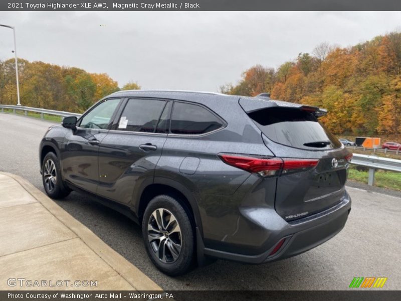Magnetic Gray Metallic / Black 2021 Toyota Highlander XLE AWD