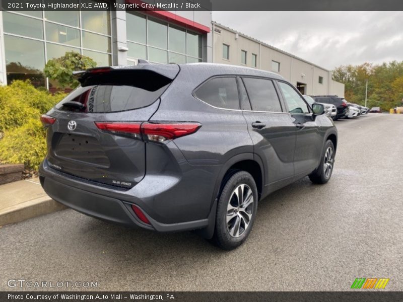 Magnetic Gray Metallic / Black 2021 Toyota Highlander XLE AWD