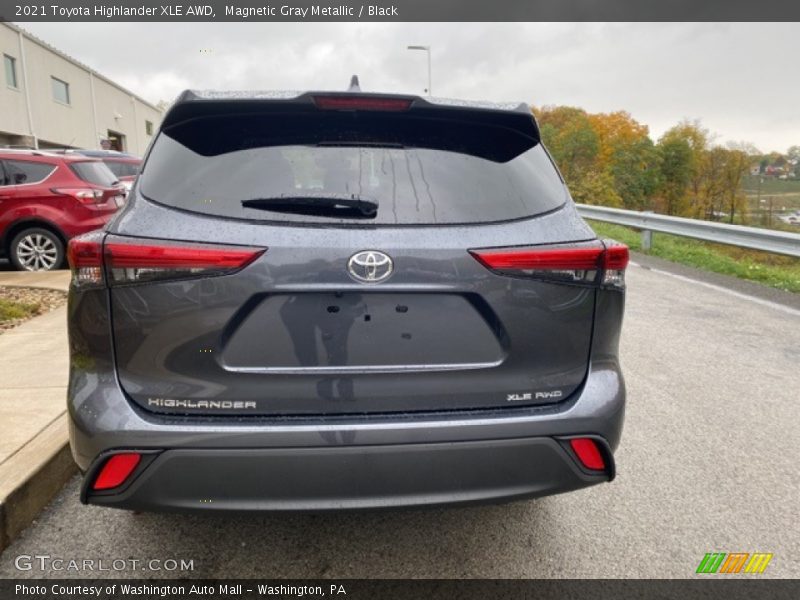 Magnetic Gray Metallic / Black 2021 Toyota Highlander XLE AWD