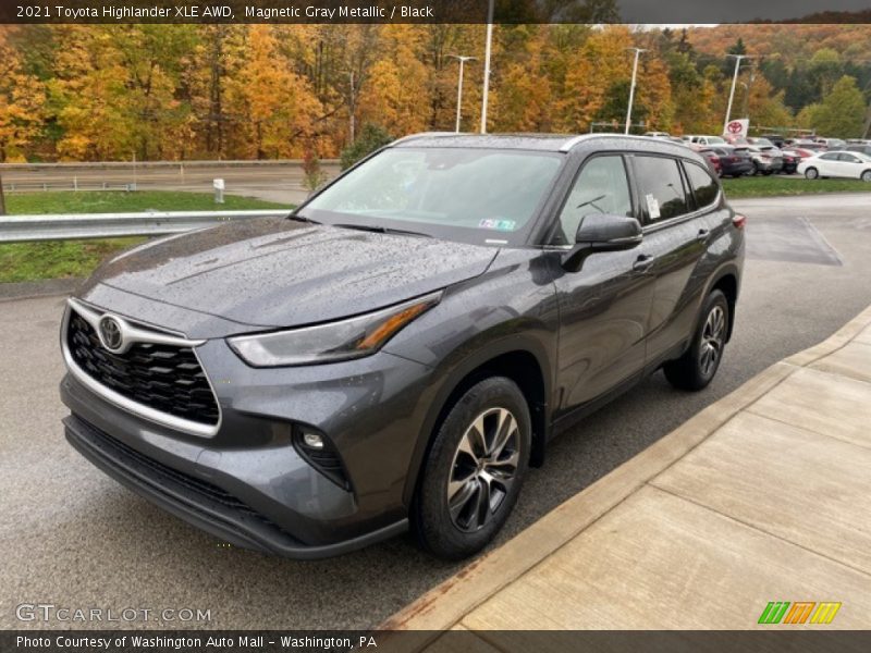 Front 3/4 View of 2021 Highlander XLE AWD