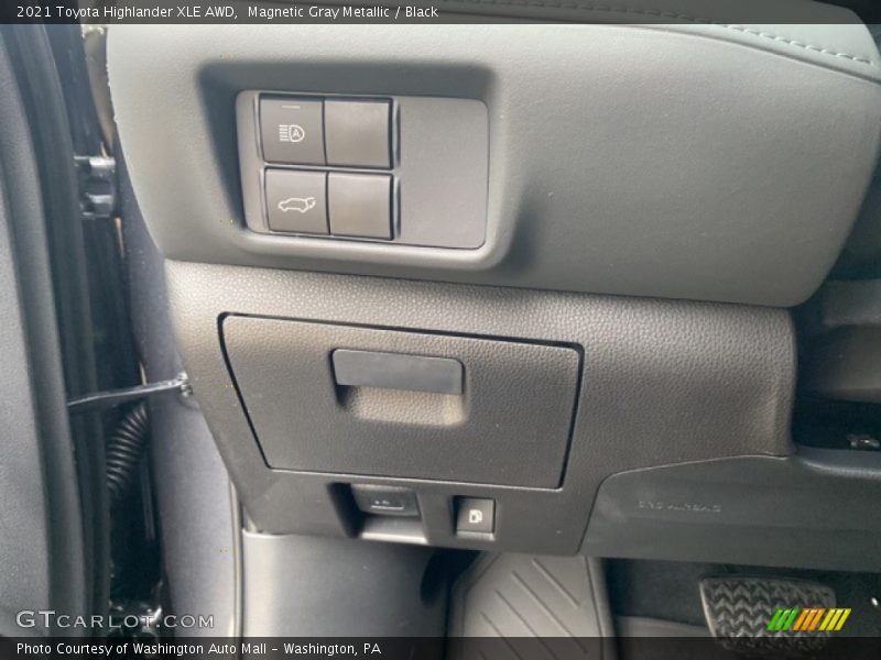 Magnetic Gray Metallic / Black 2021 Toyota Highlander XLE AWD