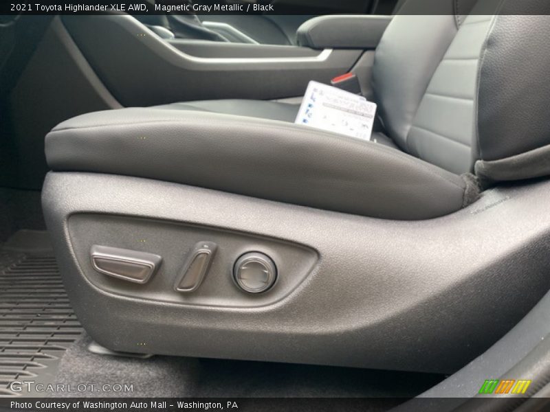 Magnetic Gray Metallic / Black 2021 Toyota Highlander XLE AWD