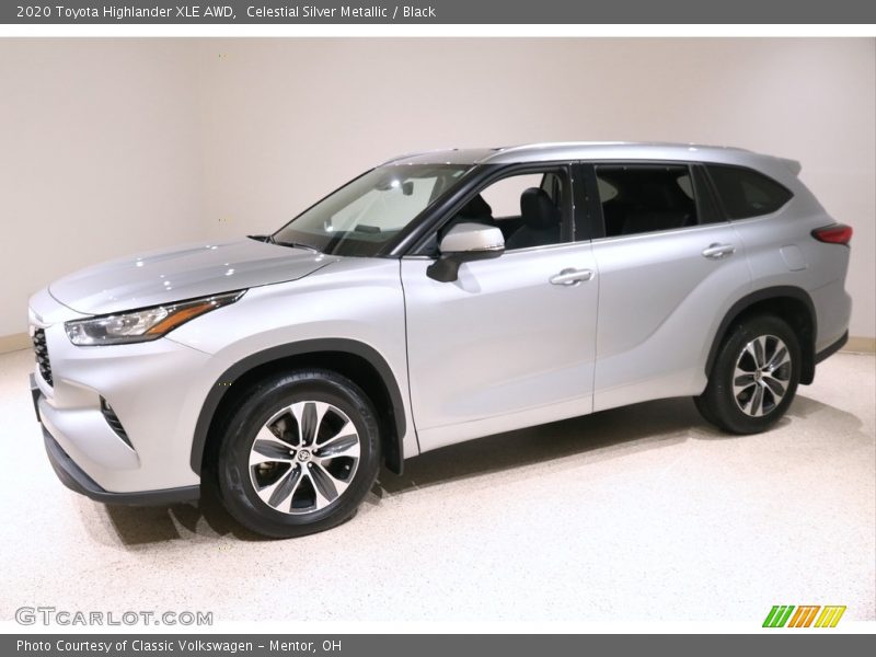 Front 3/4 View of 2020 Highlander XLE AWD