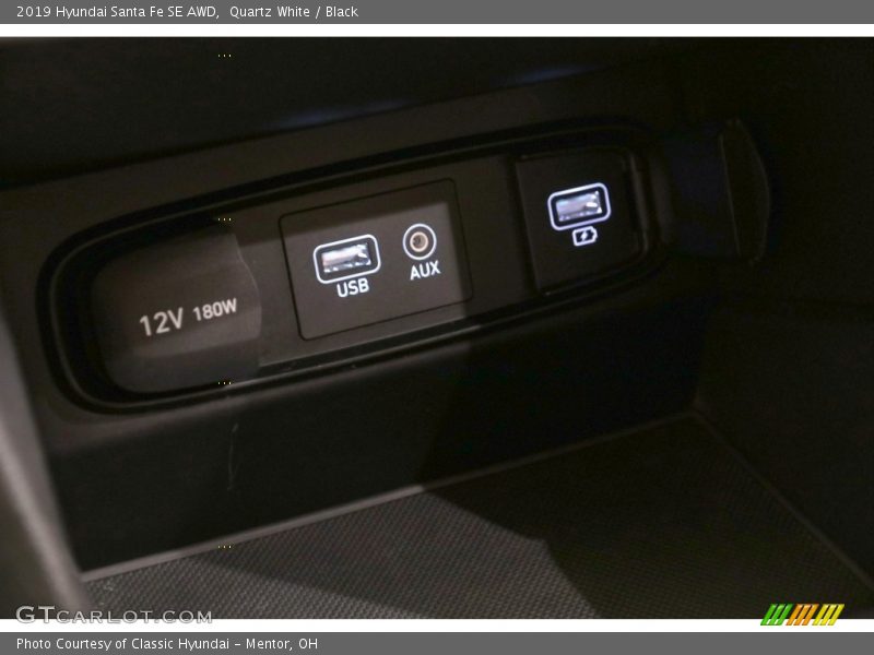 Quartz White / Black 2019 Hyundai Santa Fe SE AWD