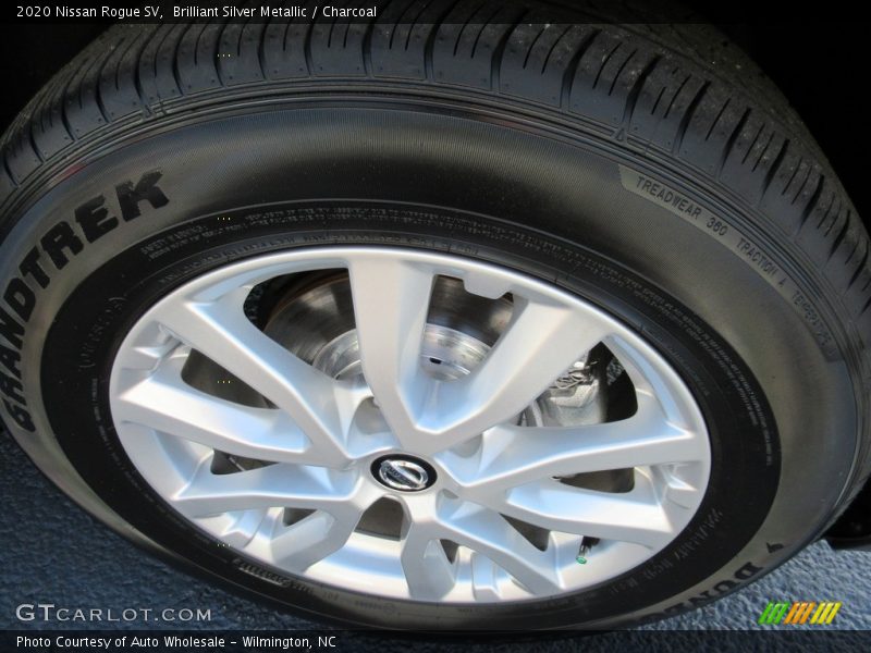 Brilliant Silver Metallic / Charcoal 2020 Nissan Rogue SV