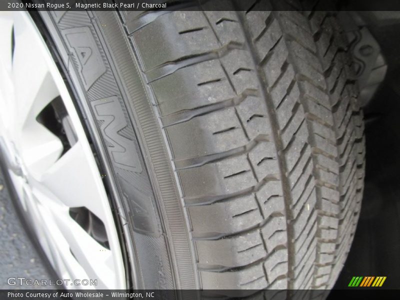 Magnetic Black Pearl / Charcoal 2020 Nissan Rogue S