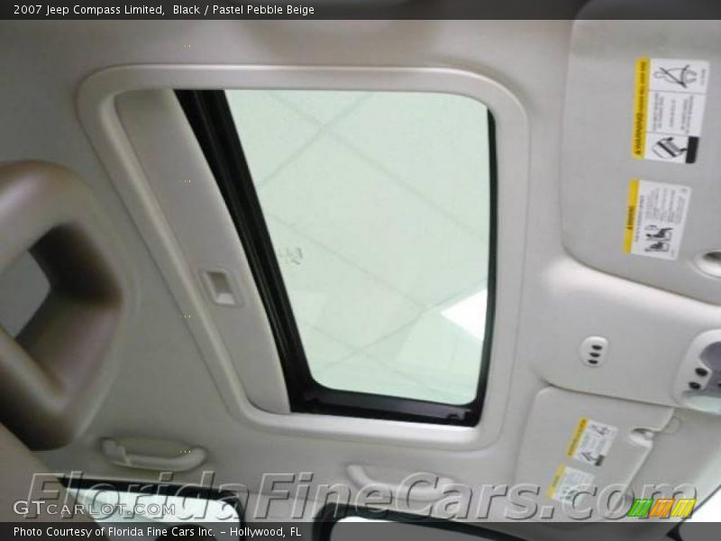 Black / Pastel Pebble Beige 2007 Jeep Compass Limited