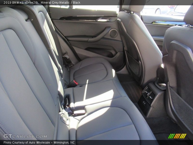 Mineral Grey Metallic / Black 2019 BMW X1 sDrive28i