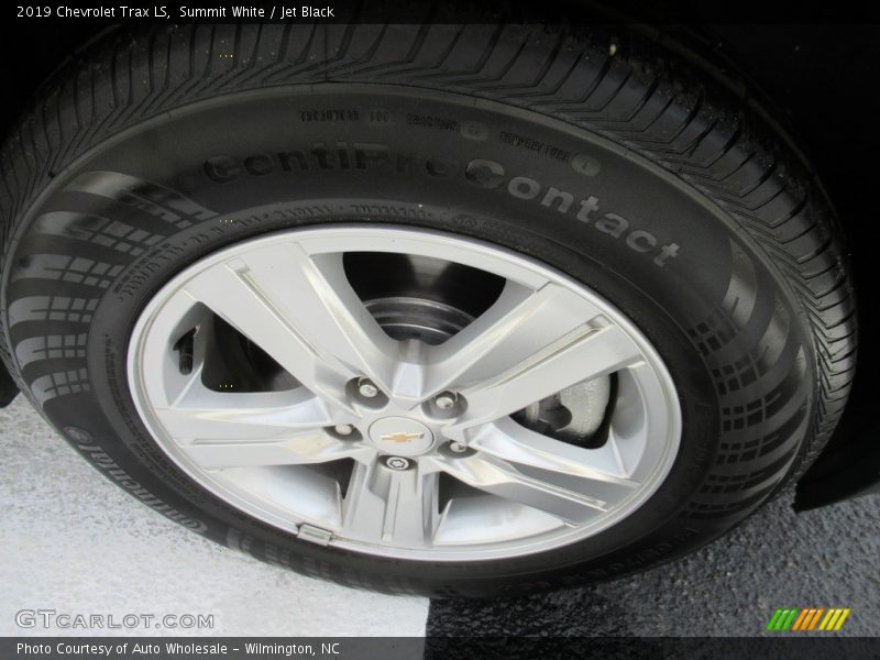 Summit White / Jet Black 2019 Chevrolet Trax LS