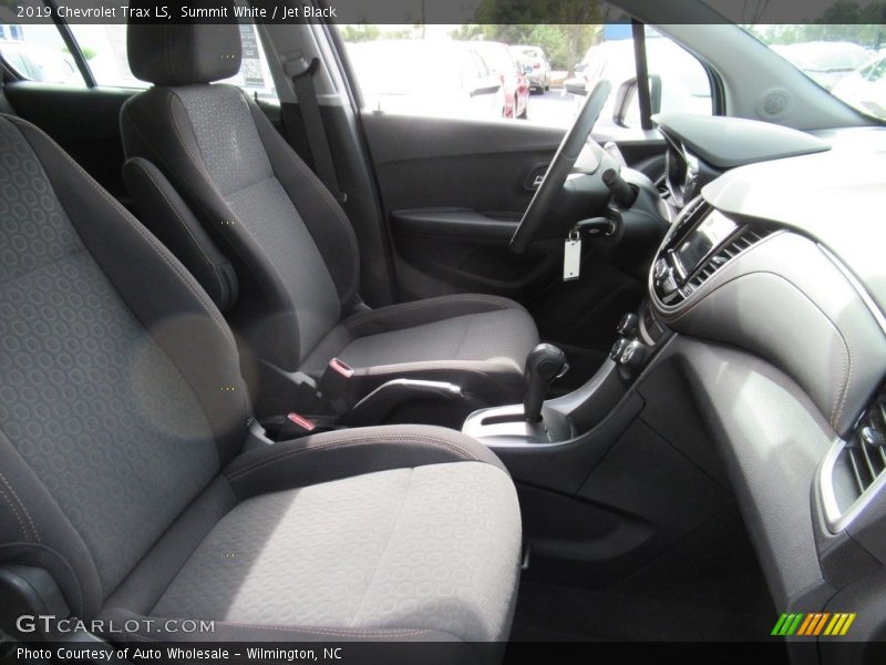 Summit White / Jet Black 2019 Chevrolet Trax LS