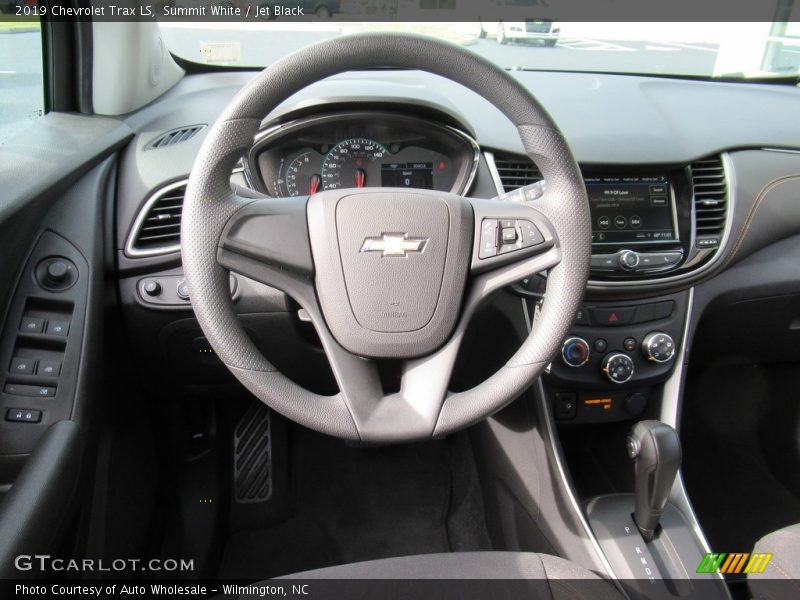 Summit White / Jet Black 2019 Chevrolet Trax LS
