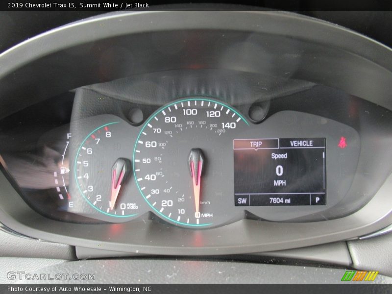 Summit White / Jet Black 2019 Chevrolet Trax LS