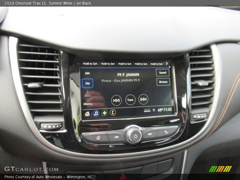 Summit White / Jet Black 2019 Chevrolet Trax LS