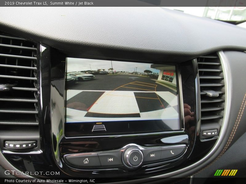 Summit White / Jet Black 2019 Chevrolet Trax LS