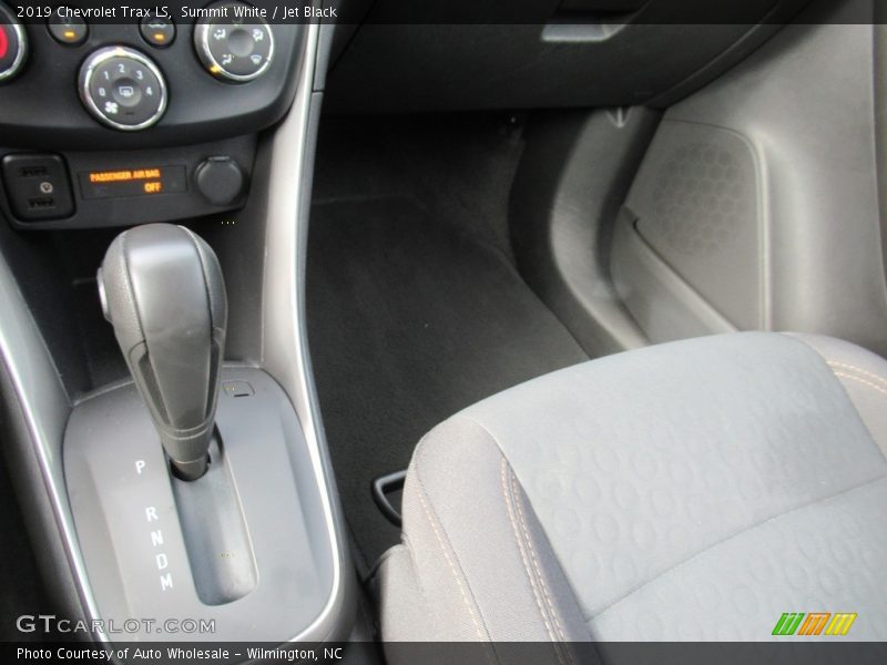 Summit White / Jet Black 2019 Chevrolet Trax LS